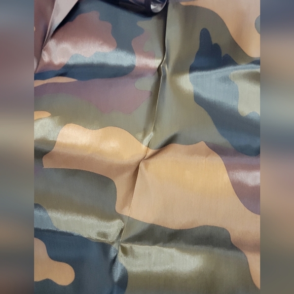 Camouflage 21" Tote Bag Folds into itself - Picture 2 of 5